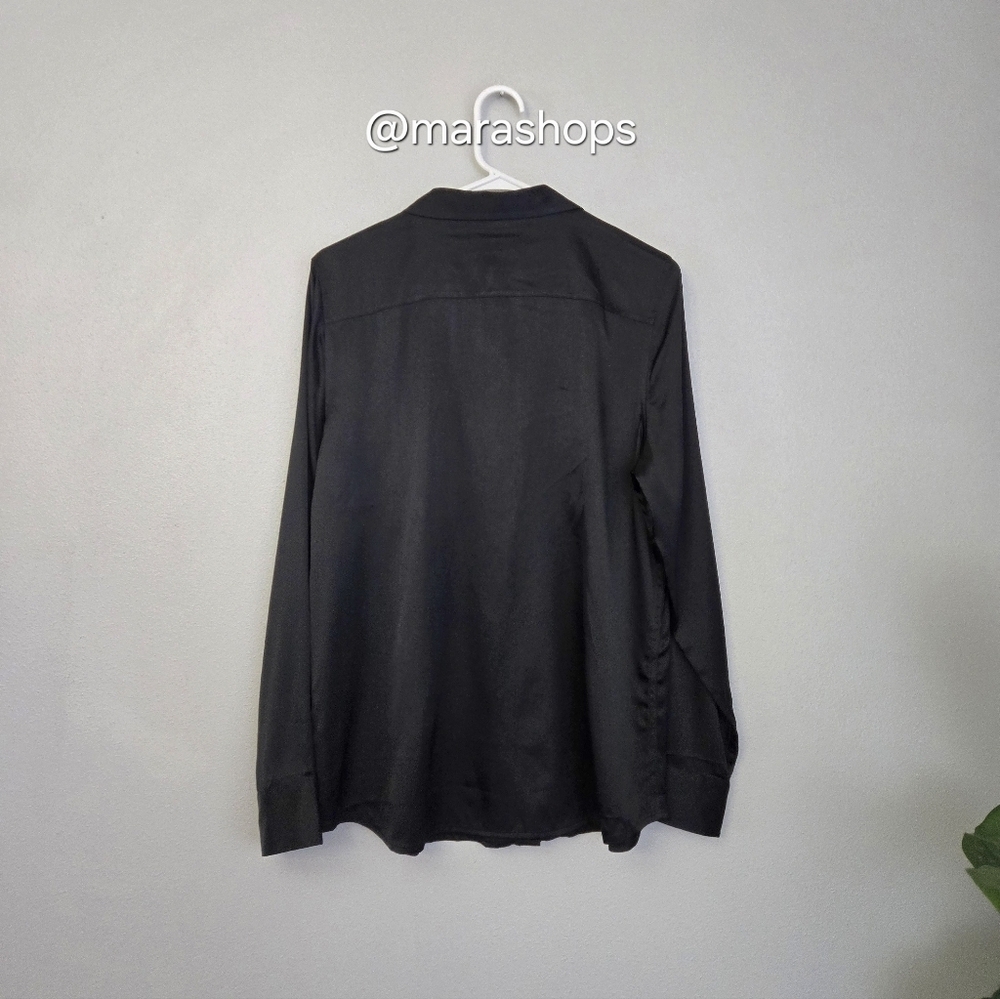 UNTUCKit Carlina Silk Button-Up Blouse Black - Picture 5 of 8